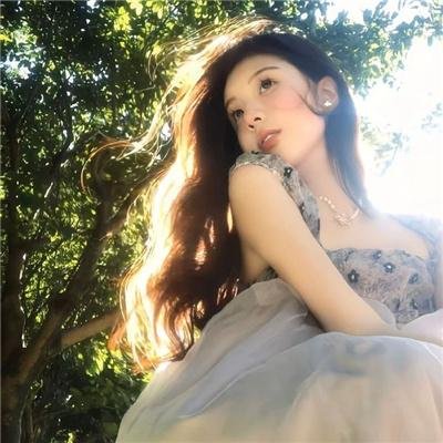 追梦的黎族女娃娃